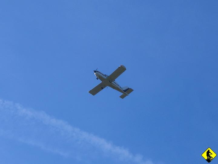 foto 044a.jpg - Docieramy do przecięcia się szlaku z żółtym i decydujemy, że odpuszczamy Trawną górę i odbijamy wcześniej na Przełęcz Zapusta. W tym miejscu byly owe widoki opisane w poprzednim opisie :)